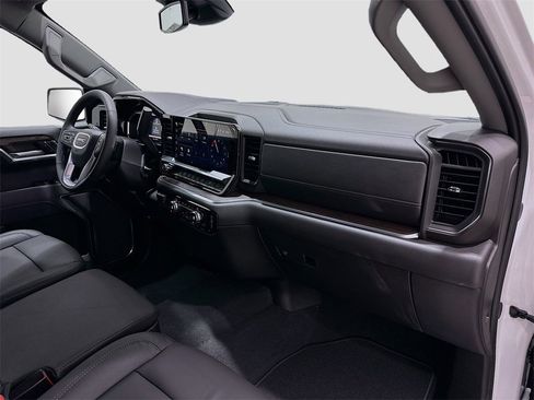 New 2026 GMC Sierra 1500 SLT image 30