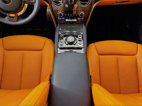 Certified 2025 Rolls-Royce Cullinan Black Badge w/ Leather Finishing Pack AWD/4WD image 23