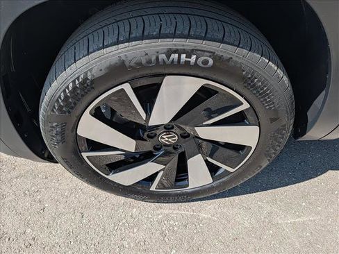 Used 2025 Volkswagen Atlas Cross Sport SE w/ Panoramic Sunroof Package AWD/4WD image 9