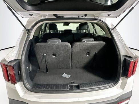 Used 2024 Kia Sorento S image 29
