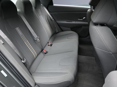 Used 2025 Hyundai Elantra SEL FWD image 35