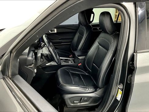 Used 2020 Ford Explorer XLT w/ Equipment Group 202A image 31