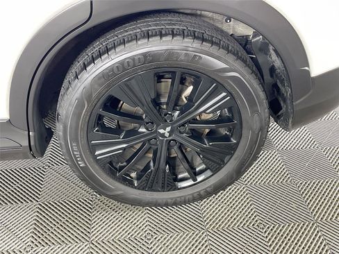 Used 2020 Mitsubishi Eclipse Cross LE image 32