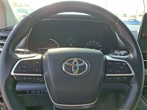 Certified 2024 Toyota Sienna XLE image 20