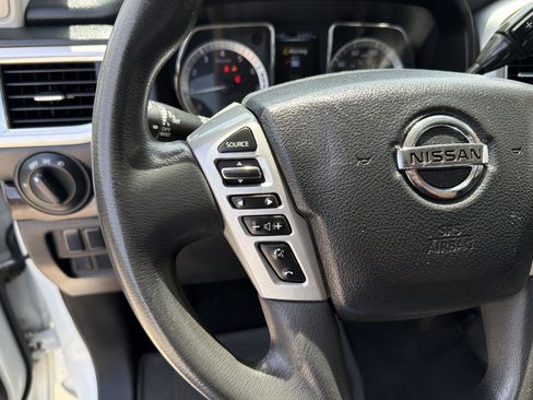Used 2017 Nissan Titan SV RWD image 12