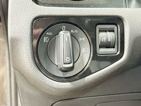 Used 2017 Volkswagen GTI SE image 12