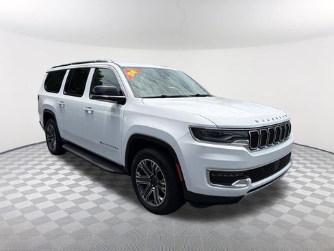 Used 2024 Jeep Wagoneer L Series II w/ Flexible Seating Group AWD/4WD image 3