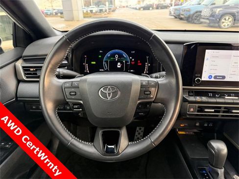 Used 2025 Toyota Camry SE image 14