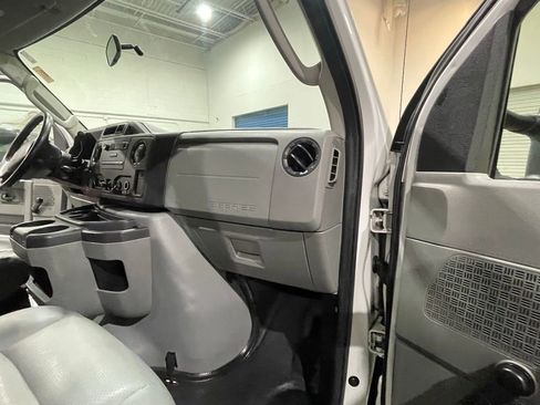 Used 2010 Ford E-250 and Econoline 250 image 25