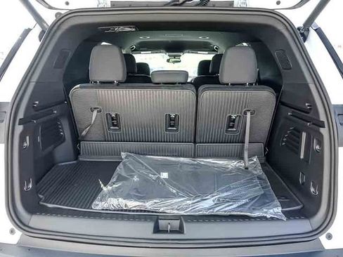 New 2026 Chevrolet Traverse LT w/ LPO, Floor Liner Package FWD image 8