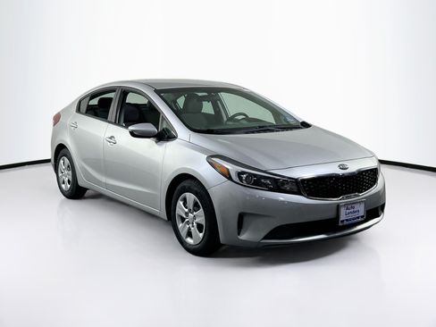 Used 2017 Kia Forte LX FWD image 3