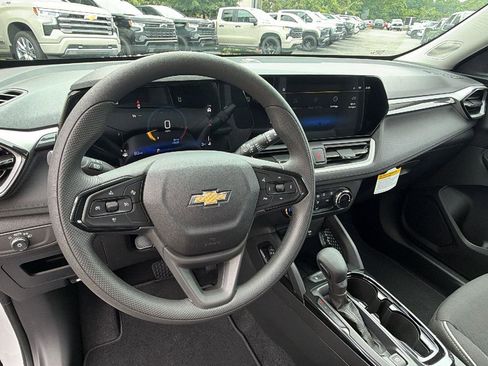 New 2026 Chevrolet TrailBlazer LS w/ LS Convenience Package FWD image 3