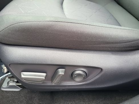 Used 2019 Toyota RAV4 XLE AWD/4WD image 14