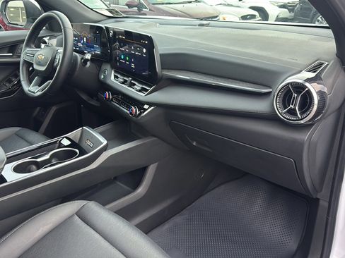 Used 2025 Chevrolet Equinox LT w/ Convenience Package II image 11