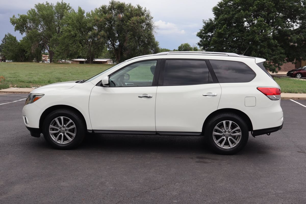 Used 2016 Nissan Pathfinder SV AWD/4WD image 9