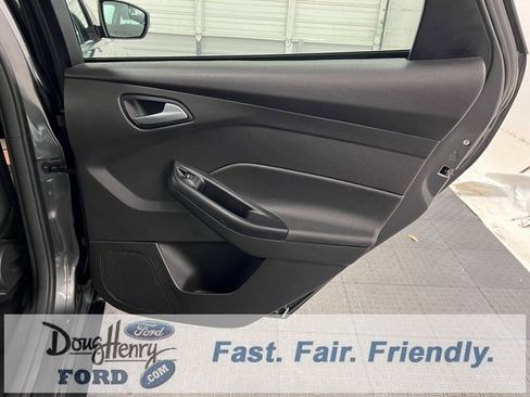 Used 2017 Ford Focus SE image 28