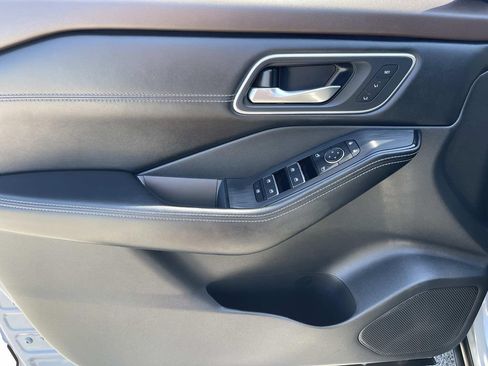 Used 2023 Nissan Rogue Platinum FWD image 36