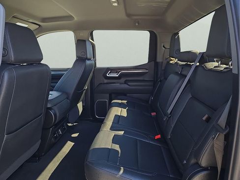 Used 2025 GMC Sierra 1500 SLT image 9