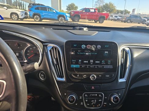 Used 2017 Chevrolet Malibu Premier w/ Premier Sun and Wheel Package image 6