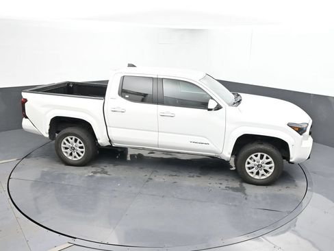 Used 2024 Toyota Tacoma SR5 AWD/4WD image 24