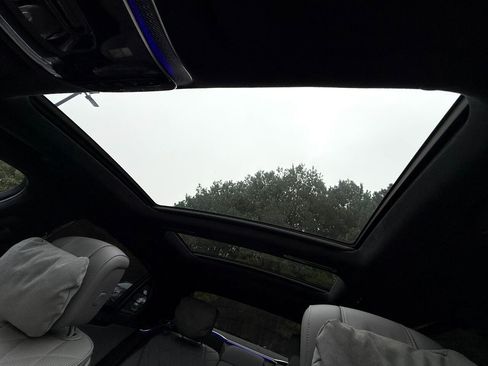 Used 2022 Mercedes-Benz S 580 4MATIC Sedan w/ AMG Line Package image 29