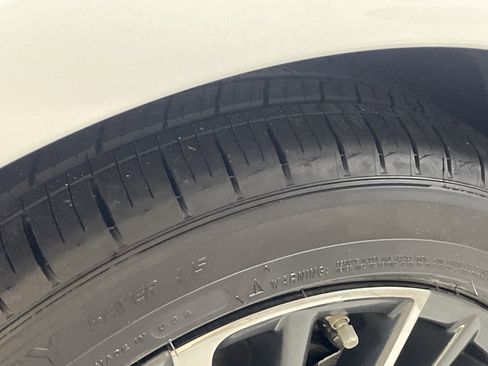 Used 2025 Lexus ES 300h w/ Premium Package image 13