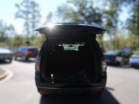 Used 2022 Chevrolet Suburban RST image 10