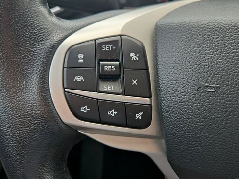 Certified 2023 Ford Explorer XLT w/ Equipment Group 202A AWD/4WD image 13