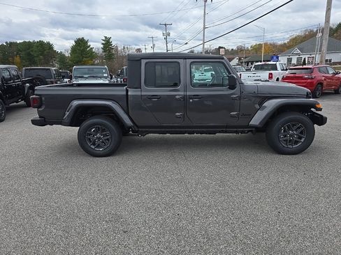 New 2026 Jeep Gladiator Sport image 8