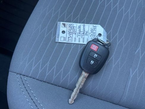 Used 2017 Toyota Tacoma SR5 image 29