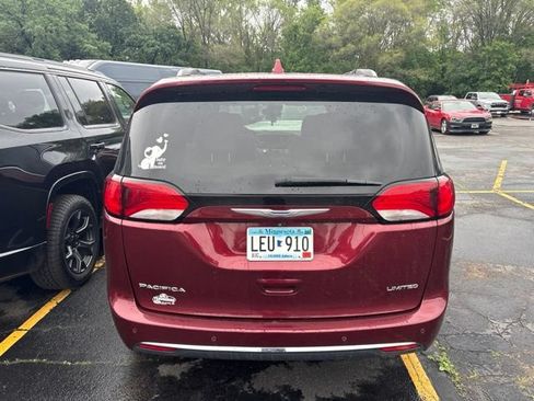 Used 2017 Chrysler Pacifica Limited w/ Advanced Safetytec Group FWD image 6