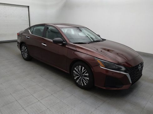 Used 2024 Nissan Altima 2.5 SV FWD image 11