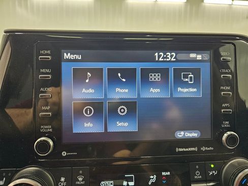 Used 2021 Toyota Highlander XLE image 28