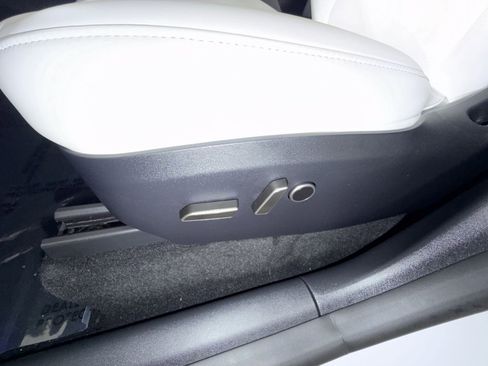 Used 2025 Tesla Model Y Long Range image 14