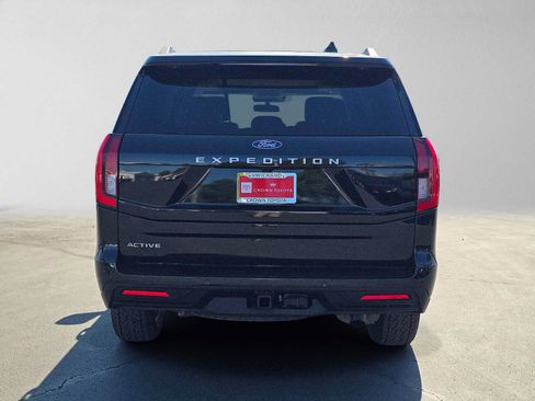 Used 2025 Ford Expedition Active AWD/4WD image 4