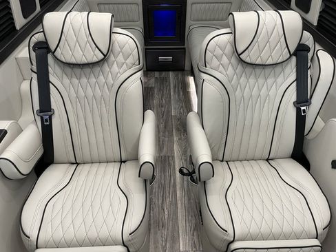 Used 2024 Mercedes-Benz Sprinter 3500 image 37