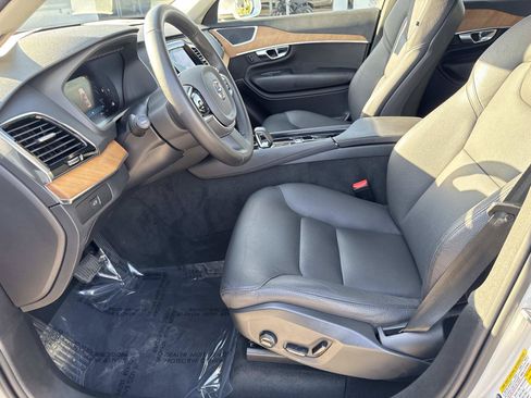 Used 2024 Volvo XC90 B5 Plus AWD/4WD image 17