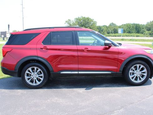 Used 2021 Ford Explorer XLT w/ Equipment Group 202A AWD/4WD image 17