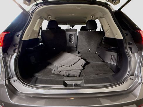 Used 2019 Nissan Rogue SV w/ Premium Package FWD image 35