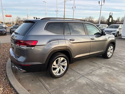 Used 2023 Volkswagen Atlas SE w/ Panoramic Sunroof Package image 5