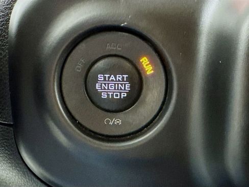 Used 2022 Jeep Wrangler Unlimited Rubicon w/ Cold Weather Group AWD/4WD image 32