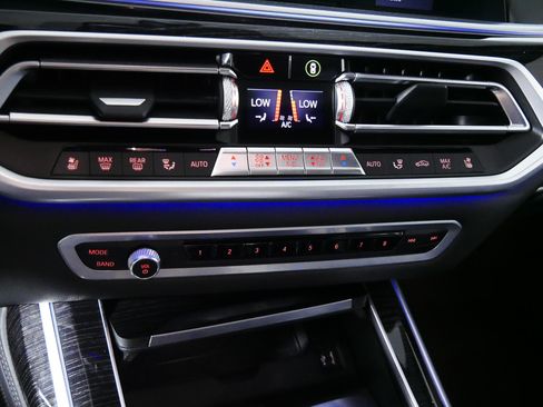 Used 2021 BMW X7 M50i AWD/4WD image 23