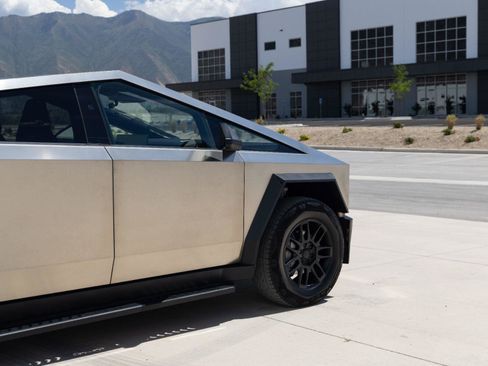 Used 2025 Tesla Cybertruck AWD Crew Cab image 8