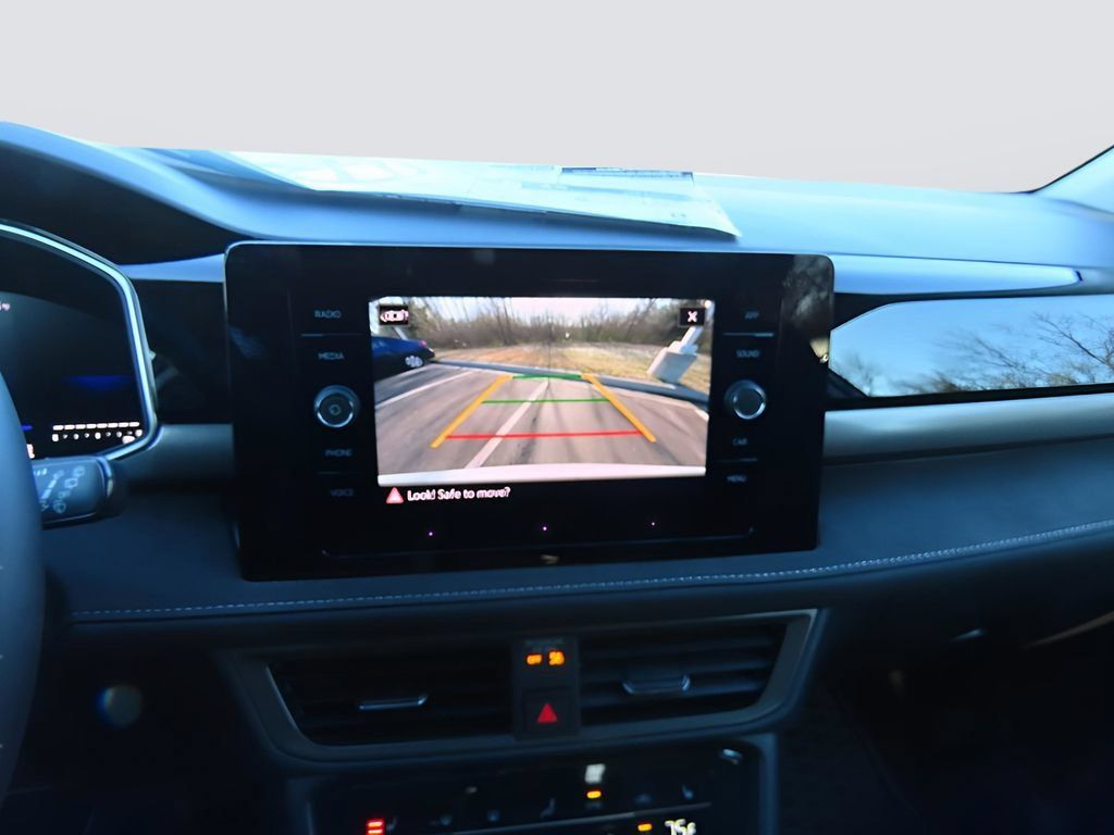 New 2025 Volkswagen Taos SE AWD/4WD image 20