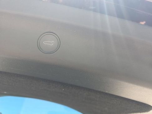 Used 2020 Tesla Model Y Long Range AWD/4WD image 16