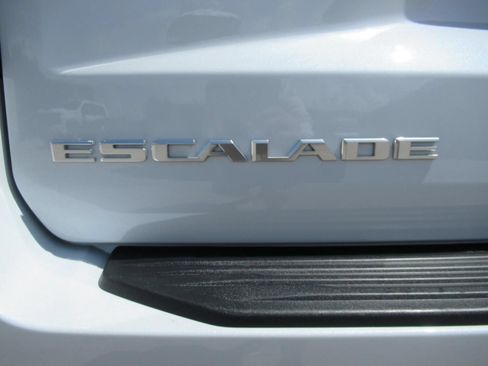 Used 2026 Cadillac Escalade ESV Platinum Sport w/ LPO, Floor Liner Package AWD/4WD image 10