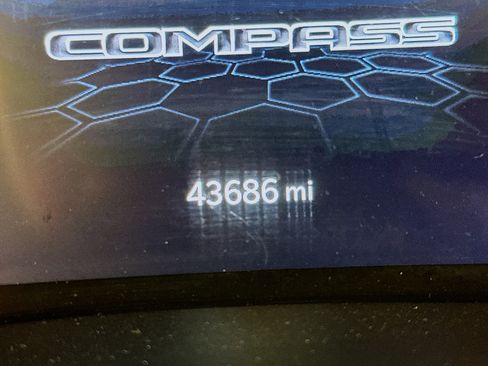 Used 2025 Jeep Compass Limited image 19