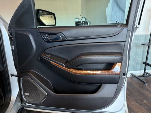 Used 2018 Chevrolet Suburban Premier image 38