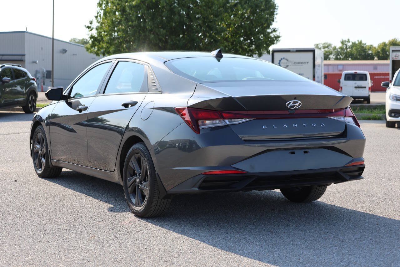 Used 2022 Hyundai Elantra SEL FWD image 11
