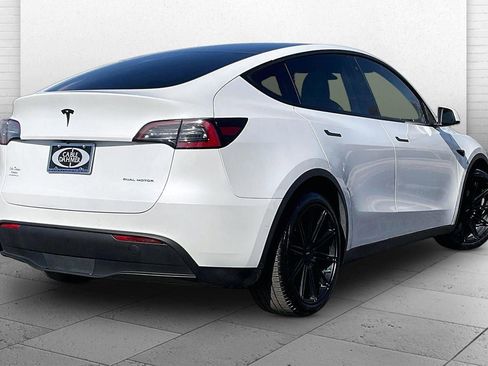 Used 2020 Tesla Model Y Long Range image 14